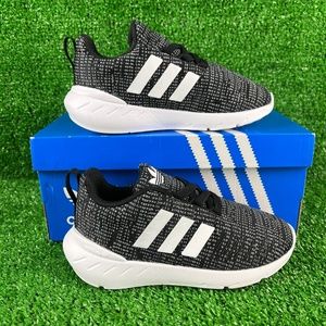 NEW Adidas Swift Run 22 Elastic Lace Sneakers Little Kids size 9 GW8184